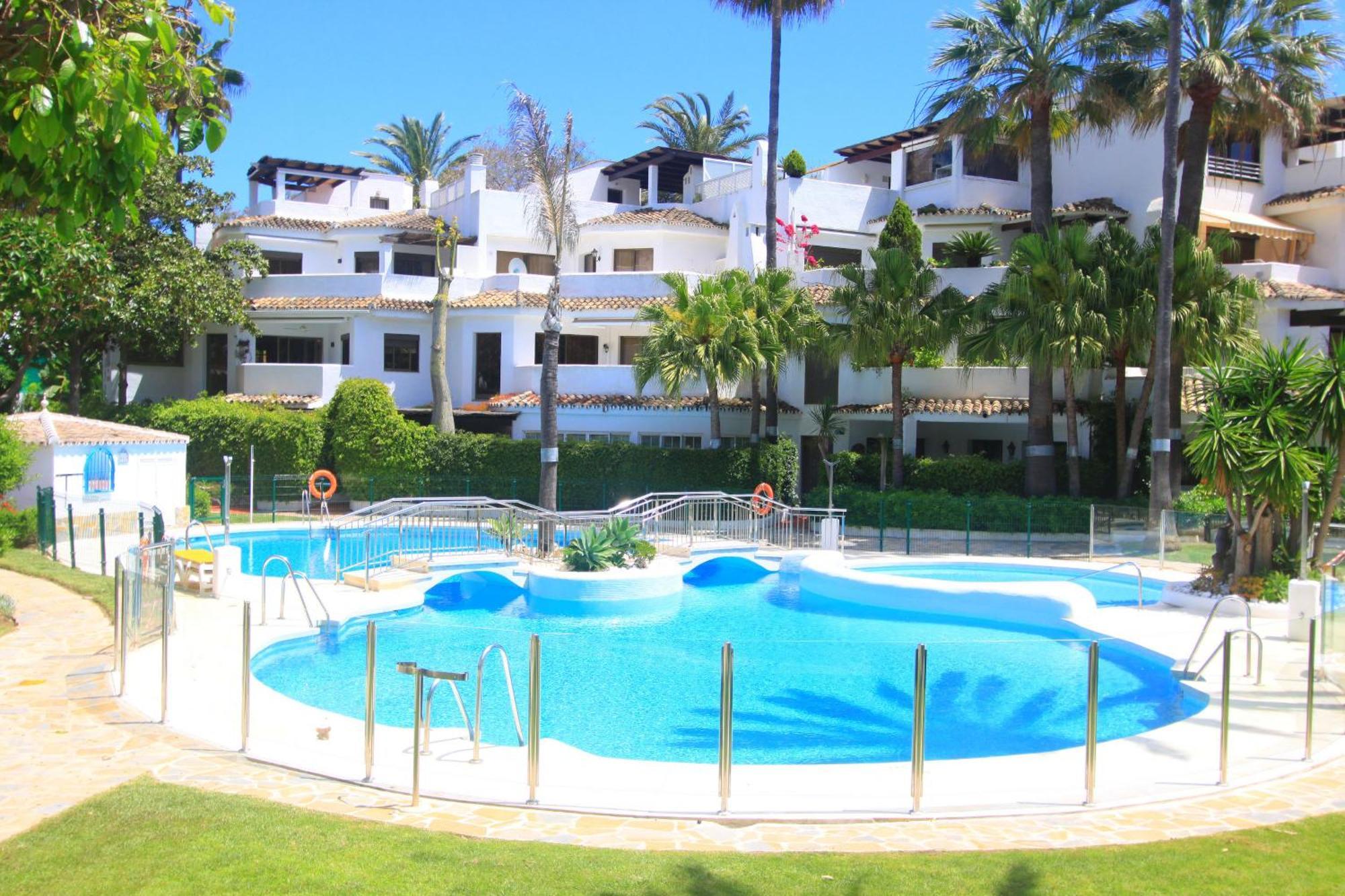 1108 Beachfront 2 Apartments With Roofterrace 80Mtrgt Beach 3 Pools Marbella Bagian luar foto